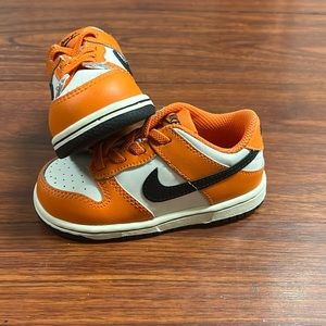 Toddler boy dunks 8c.